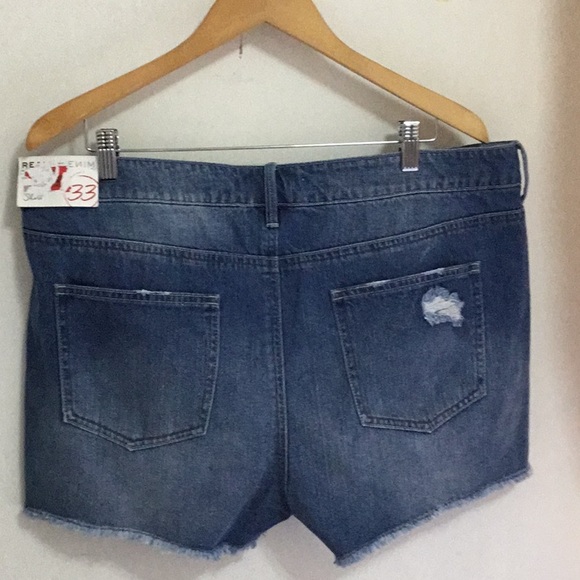 Distressed jean shorts - Picture 2 of 2